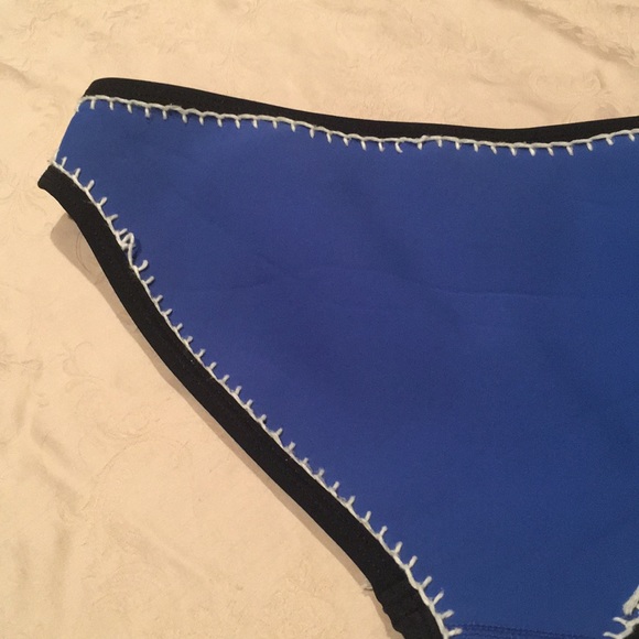 TRIANGL blue/crochet bikini bottoms - Picture 5 of 6